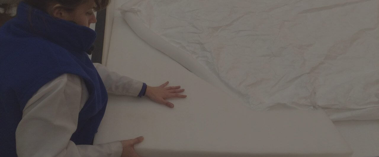 Confección y montaje de protecciones con material para la conservación de obras de arte